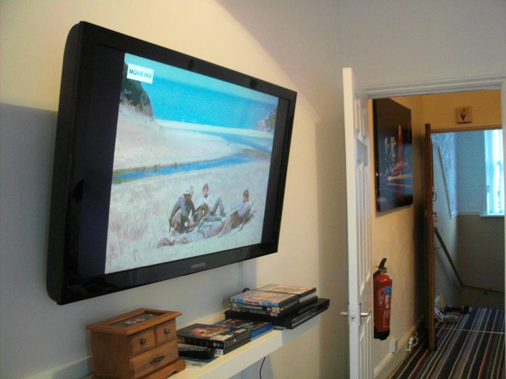 F3 2 Bedroomed Town House - Free Parking - Super 150 Mbps Wifi Near Gavin N Stacey Film House - 1 Free Dog Allowed Barry Pokój zdjęcie