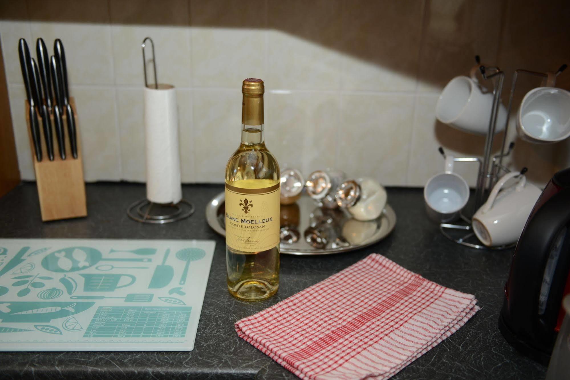 F3 2 Bedroomed Town House - Free Parking - Super 150 Mbps Wifi Near Gavin N Stacey Film House - 1 Free Dog Allowed Barry Zewnętrze zdjęcie