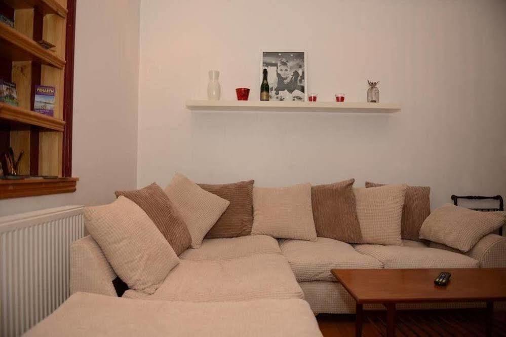 F3 2 Bedroomed Town House - Free Parking - Super 150 Mbps Wifi Near Gavin N Stacey Film House - 1 Free Dog Allowed Barry Zewnętrze zdjęcie