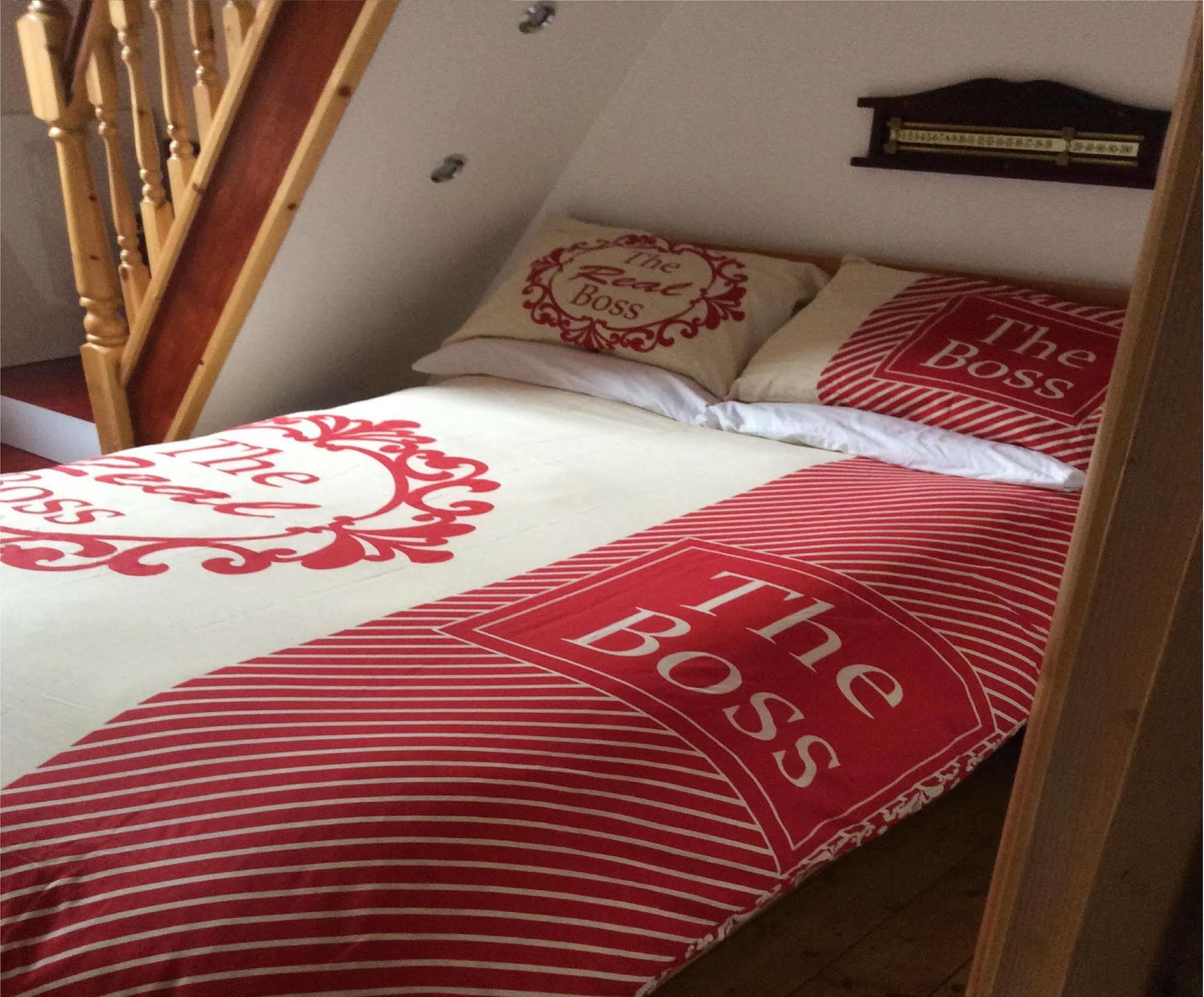 F3 2 Bedroomed Town House - Free Parking - Super 150 Mbps Wifi Near Gavin N Stacey Film House - 1 Free Dog Allowed Barry Zewnętrze zdjęcie