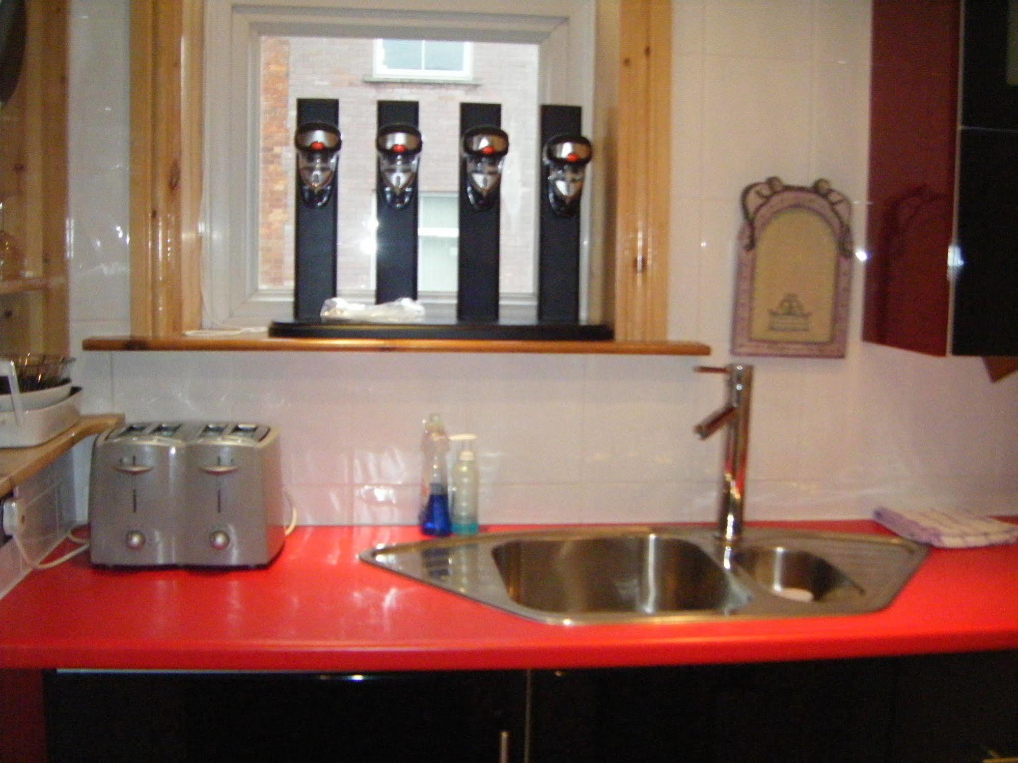 F3 2 Bedroomed Town House - Free Parking - Super 150 Mbps Wifi Near Gavin N Stacey Film House - 1 Free Dog Allowed Barry Zewnętrze zdjęcie