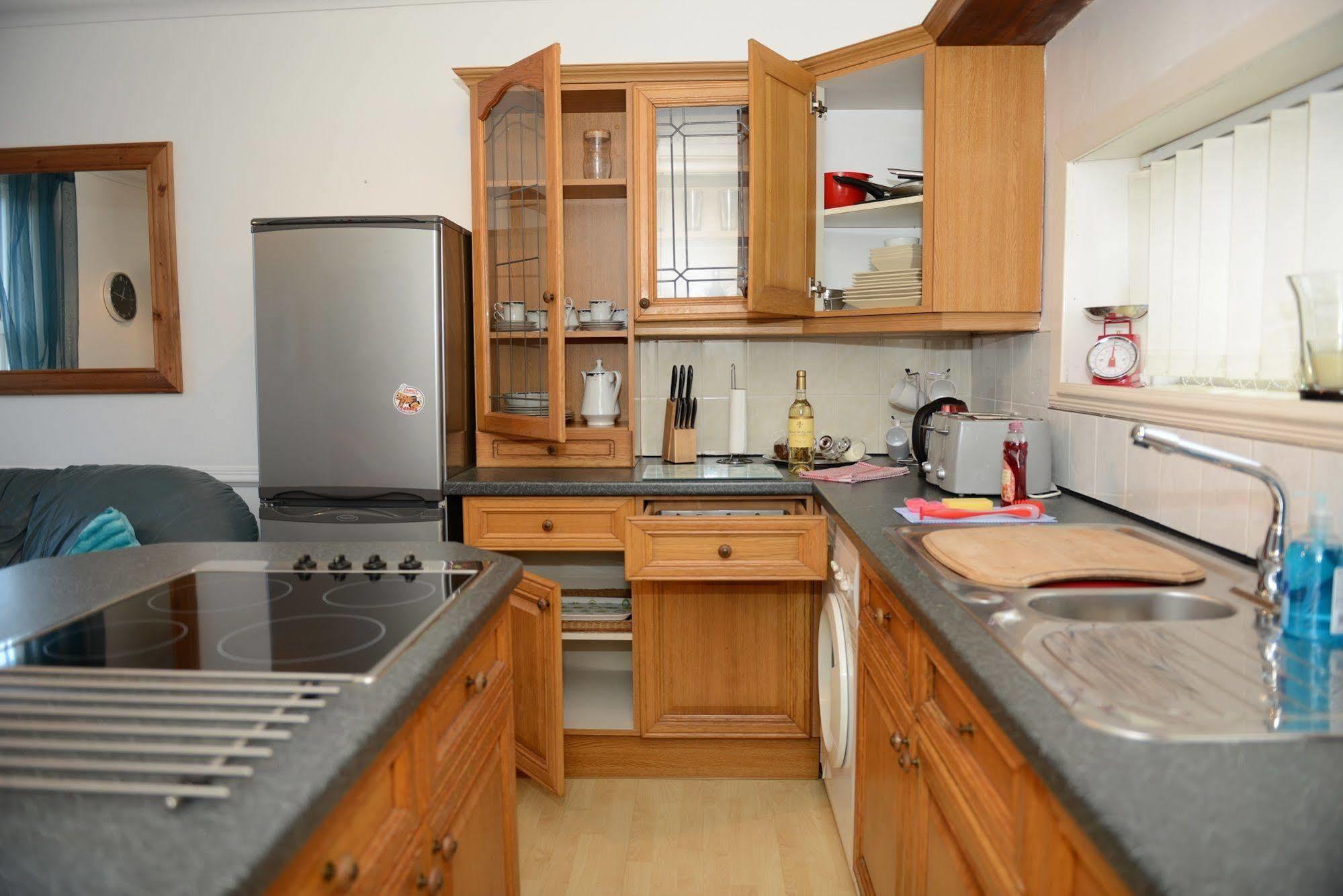 F3 2 Bedroomed Town House - Free Parking - Super 150 Mbps Wifi Near Gavin N Stacey Film House - 1 Free Dog Allowed Barry Zewnętrze zdjęcie